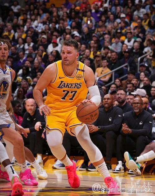 4月4日常规赛：勇士对阵湖人 东契奇精彩表现